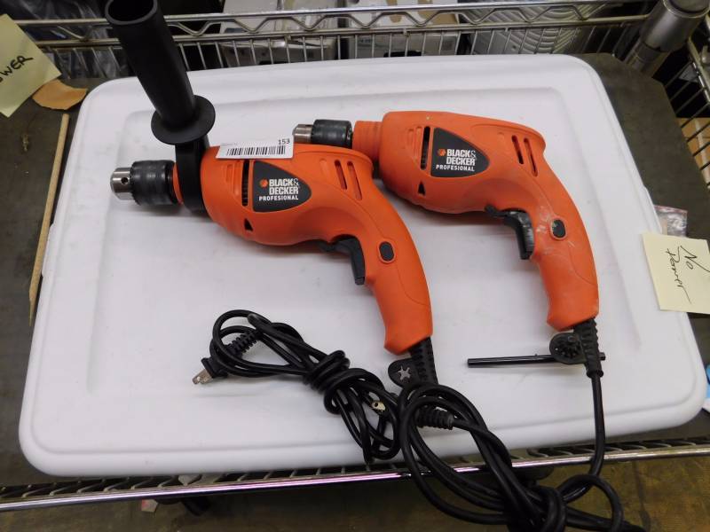 lot 153 image: 2 - Black & Decker drills