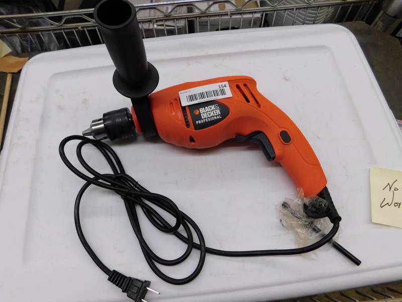 lot 154 image: Black & Decker drill