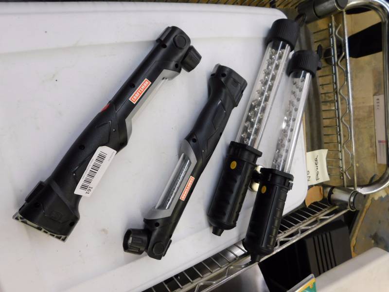 lot 161 image: Craftsman LED work lights