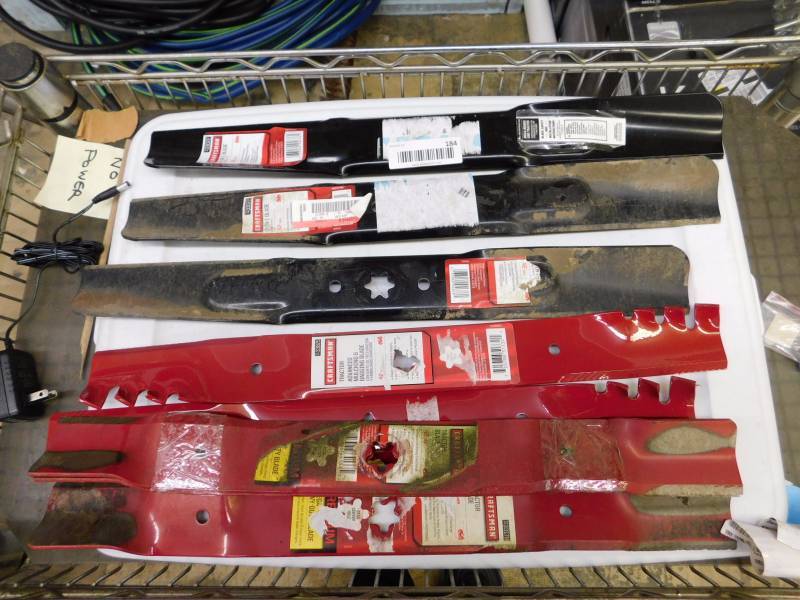 lot 184 image: 6 lawn mower blades