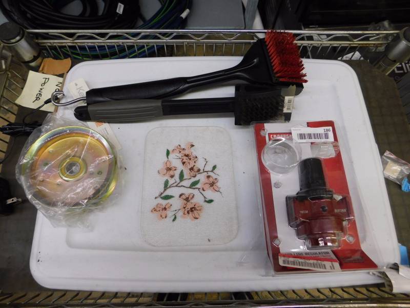 lot 186 image: Air line regular - brushes - pully