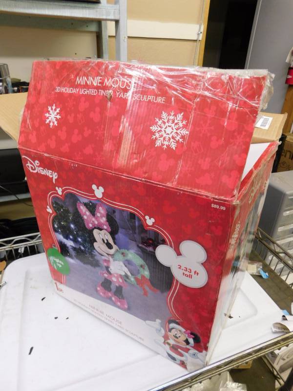 lot 190 image: Minny Mouse decor