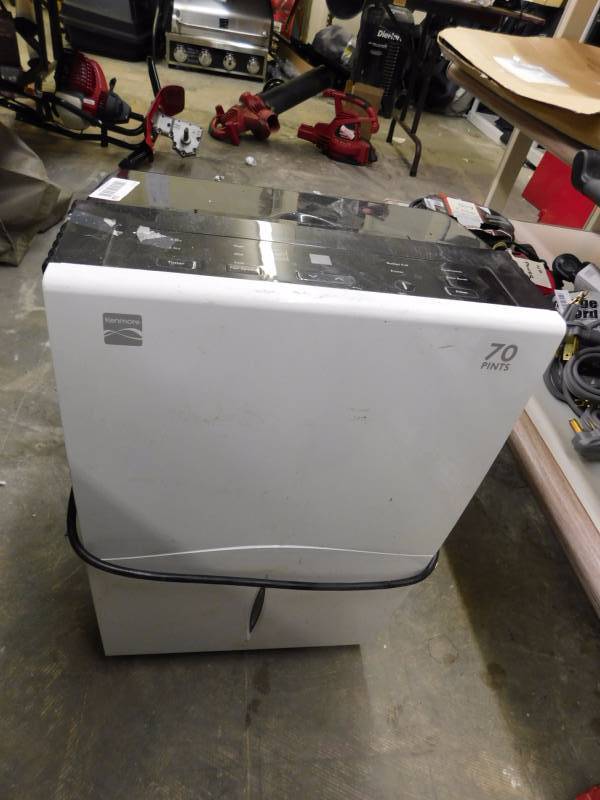 lot 204 image: Kenmore 70pint humidifier
