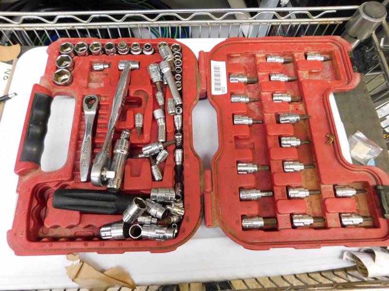 lot 210 image: Craftsman socket set
