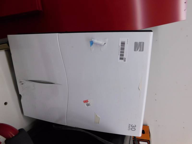 lot 220 image: Kenmore 30pint humidifier