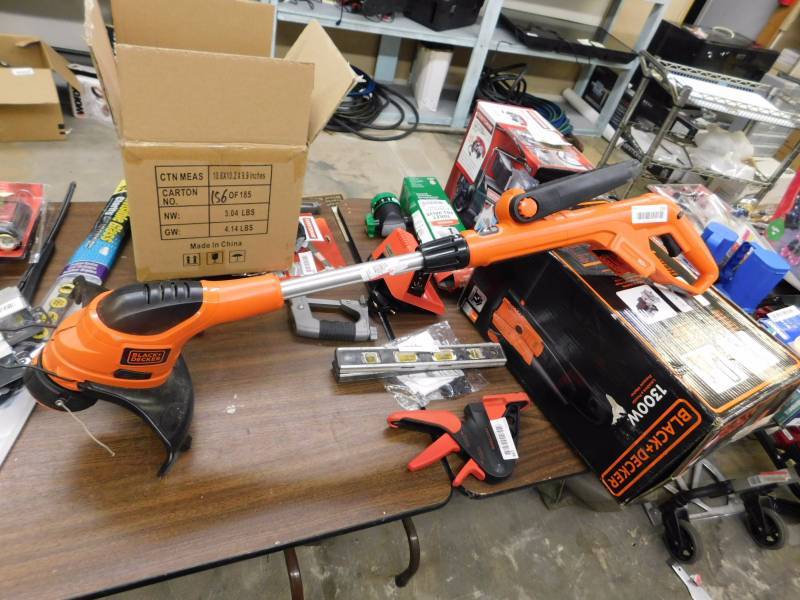 lot 235 image: Black & Decker rechargeable weed eater