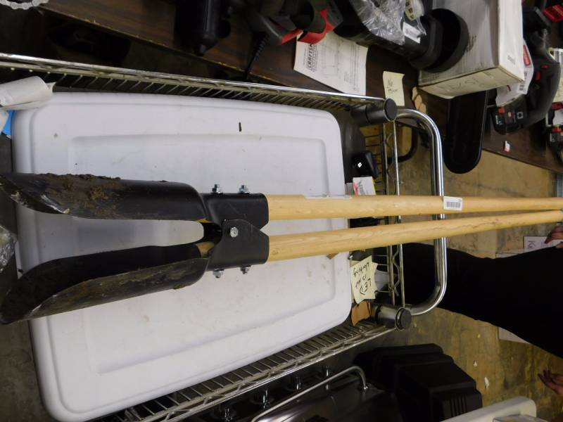lot 254 image: post hole digger