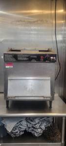 lot 18735 image: Bench Mark USA 51026A Countertop 26 Gallon Chip Warmer