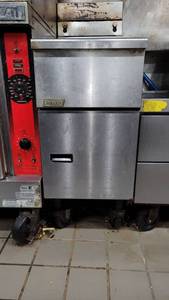 lot 18859 image: Pitco Deep Fryer