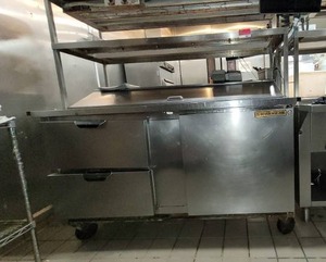lot 18871 image: Commerical Beverage Air Sandwich and Salad Prep Table SPED-60-16-2