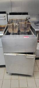 lot 18882 image: Commerical Dean SR162GN Natural Gas Deep Fryer