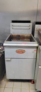 lot 18883 image: Commerical Avantco FF518-N Natural Gas Deep Fryer