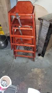 lot 18889 image: Lot of 3 Wooden Highchairs
