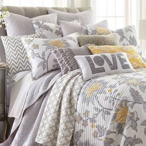 lot 67653 image: Levtex Reverie Quilt Set, King