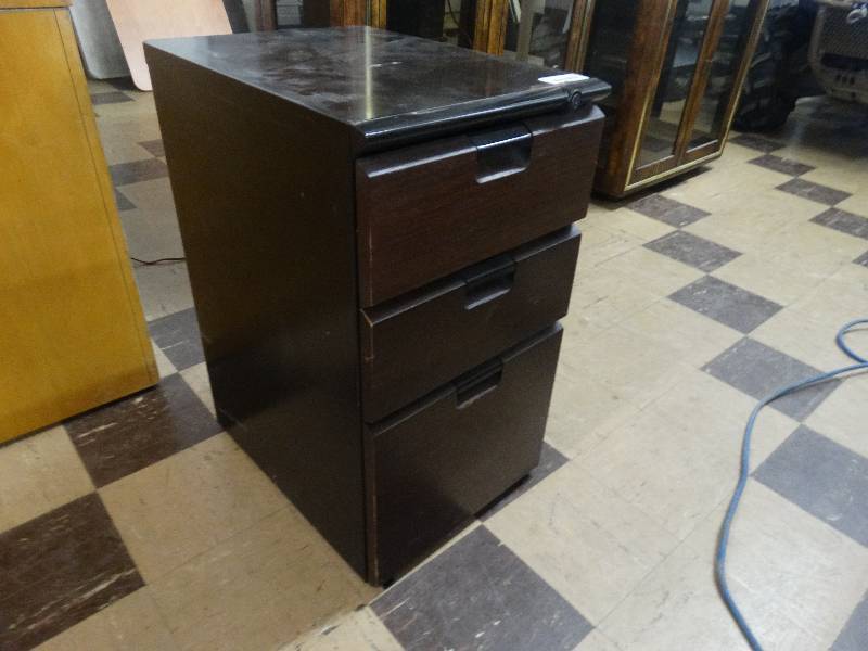 lot 313 image: 3 Drawer file cabinet.