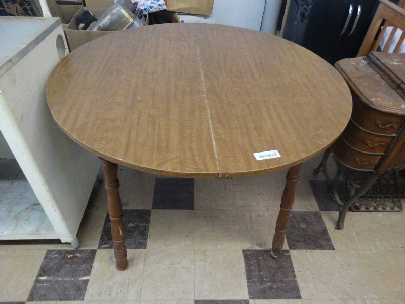 lot 321 image: Fordable table no content.