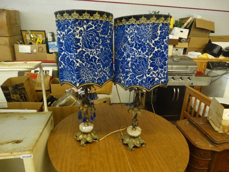 lot 323 image: Pair of table lamps.