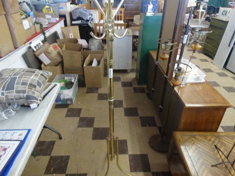 lot 331 image: Hatcoat rack.