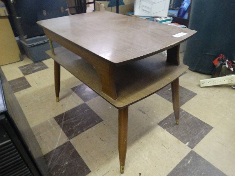 lot 335 image: Wooden end table.