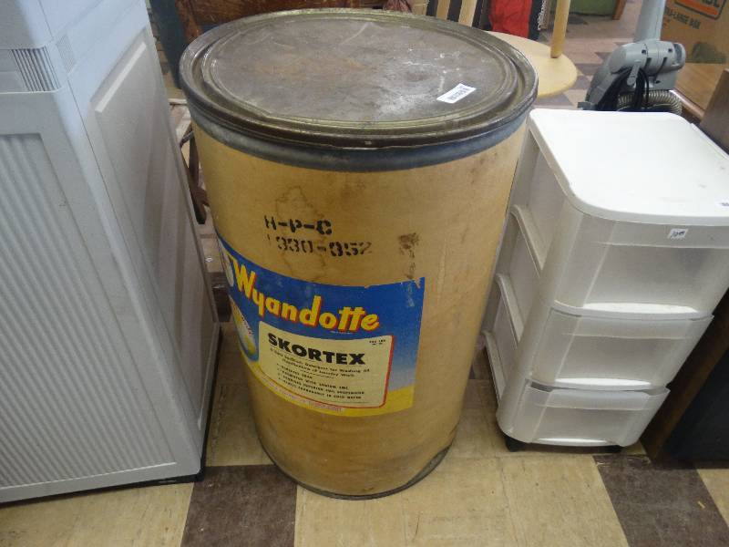lot 340 image: Storage bin wcontents.