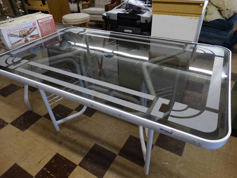 lot 345 image: Outdoor patio table.