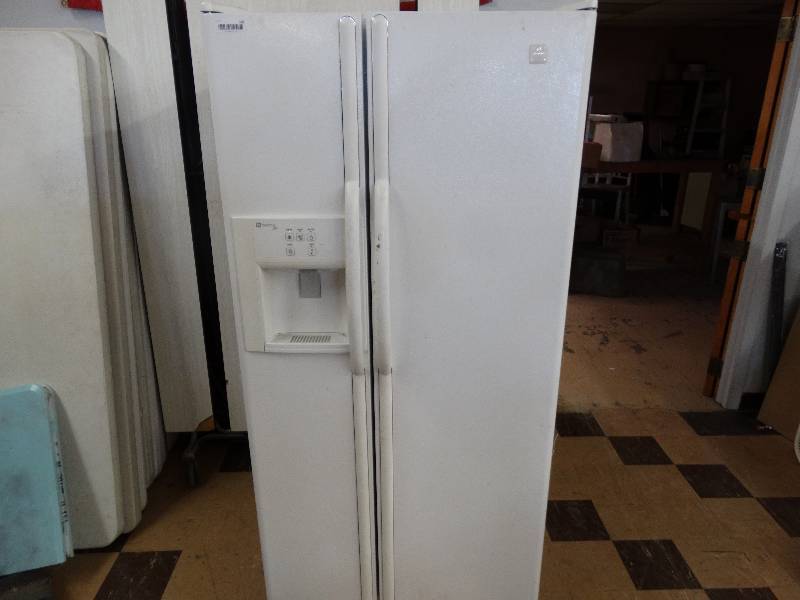 lot 358 image: Maytag plus refrigerator works.