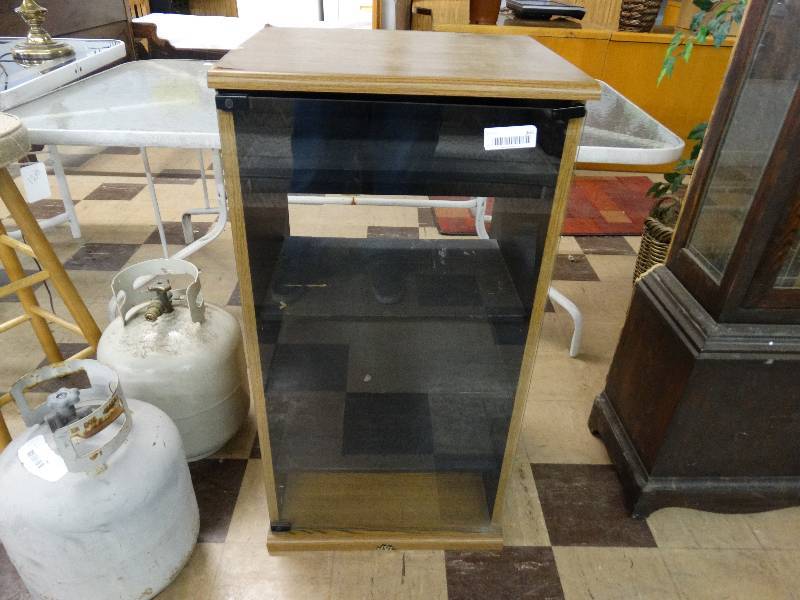 lot 365 image: Display cabinet.