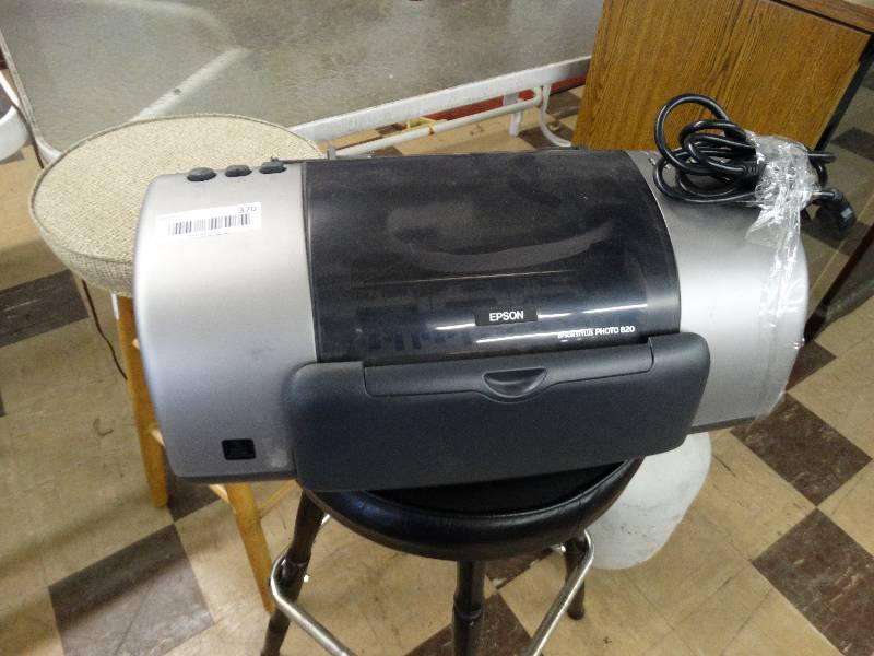 lot 370 image: Epson stylus photo 820 printer.