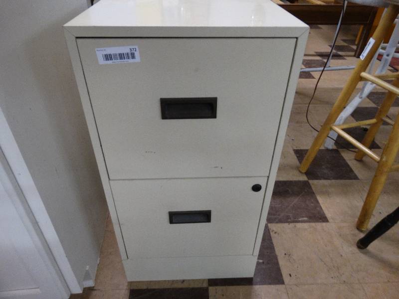 lot 372 image: 2 Drawer file cabinet.