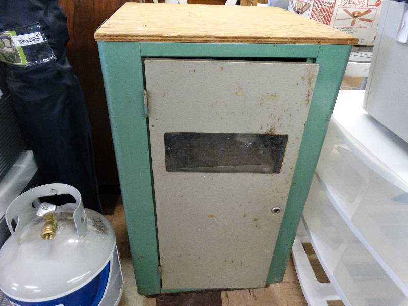 lot 378 image: Metal storage cabinet.