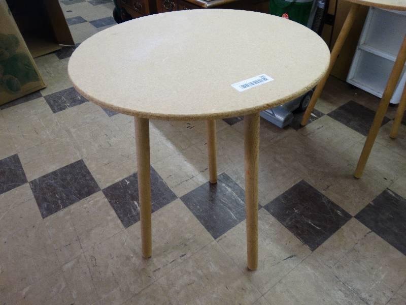 lot 385 image: Small round table.
