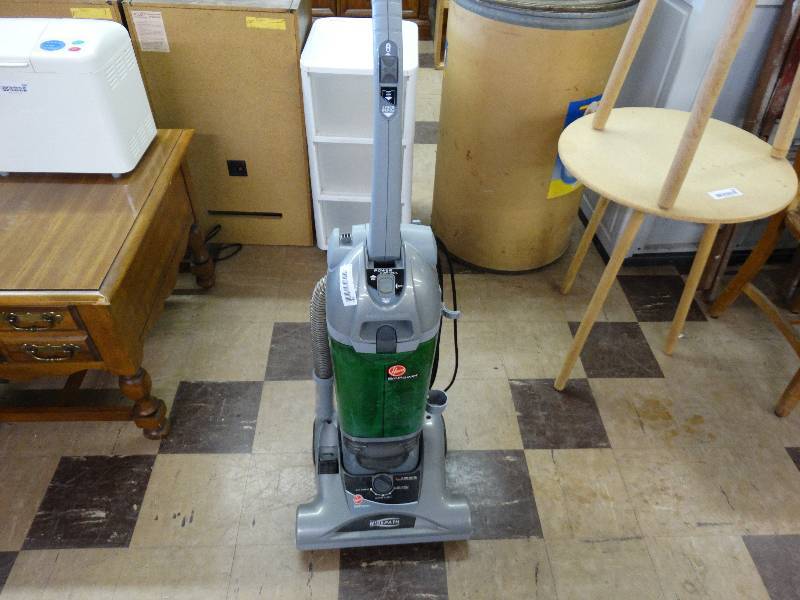 lot 387 image: Hoover wite path vacuum.