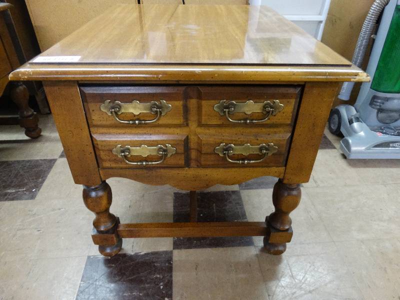 lot 389 image: Wooden nightstand w1 drawer.