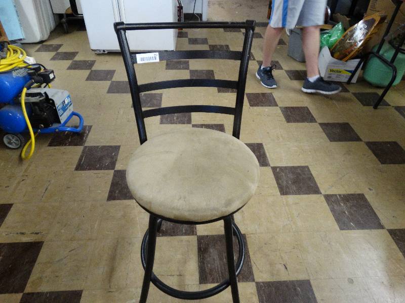 lot 392 image: Bar stool wback.