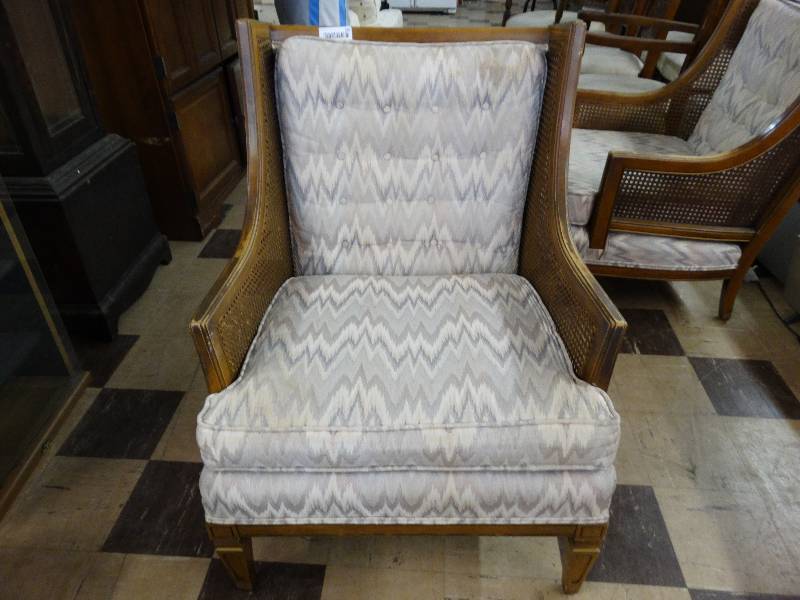lot 395 image: Sitting chair.