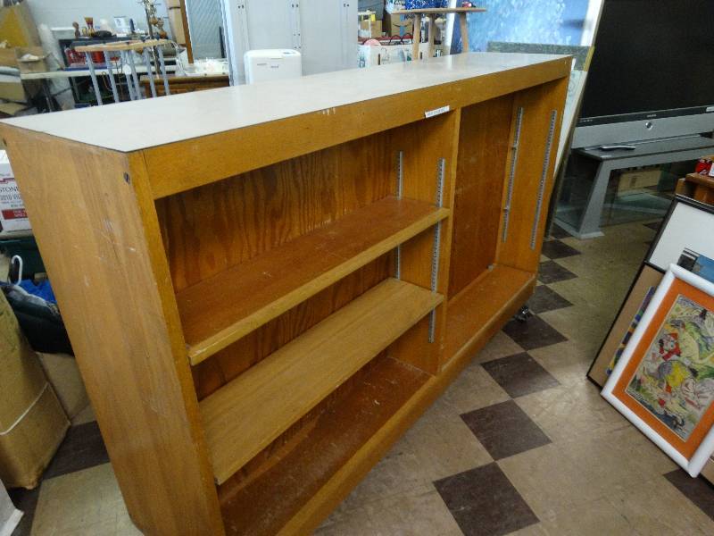 lot 410 image: Double sided bookshelf no contents, 6 ft long