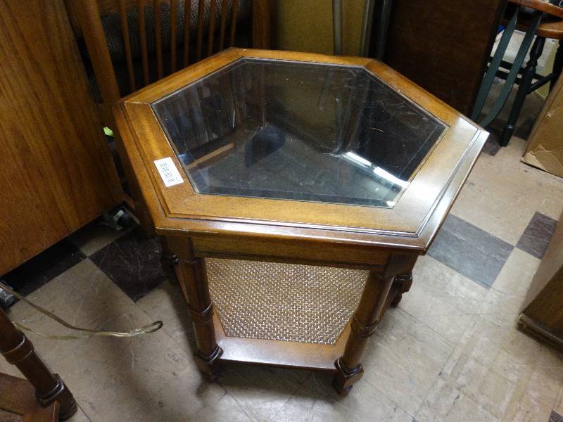 lot 416 image: Hexagon end table.