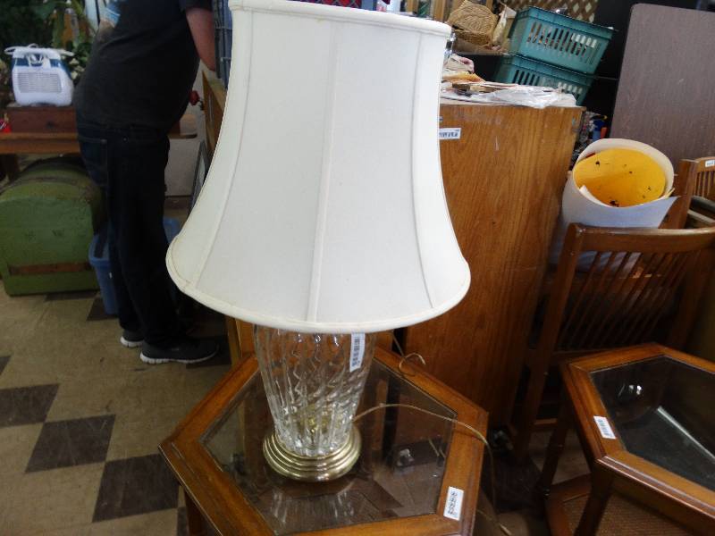 lot 417 image: Table lamp.