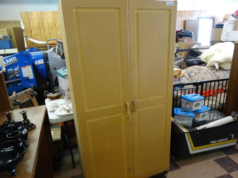 lot 422 image: Wooden cabinet.