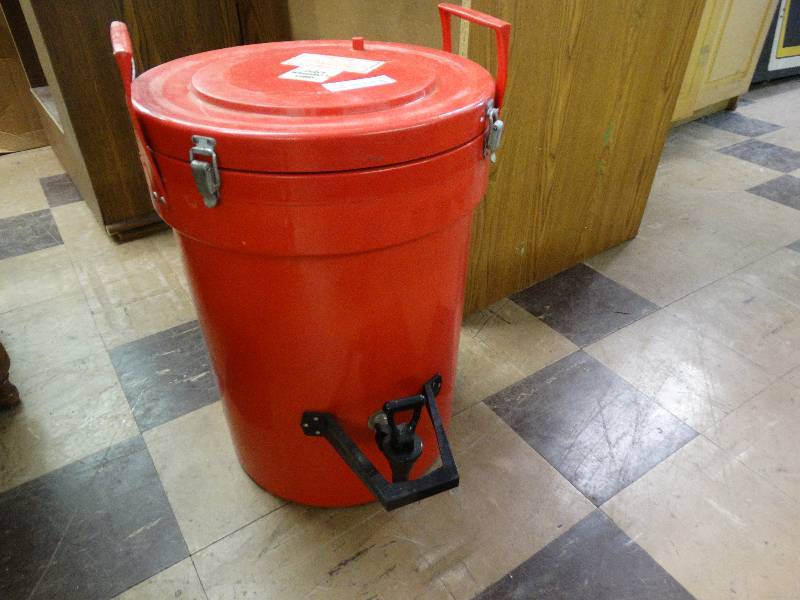 lot 424 image: Dink dispenser.