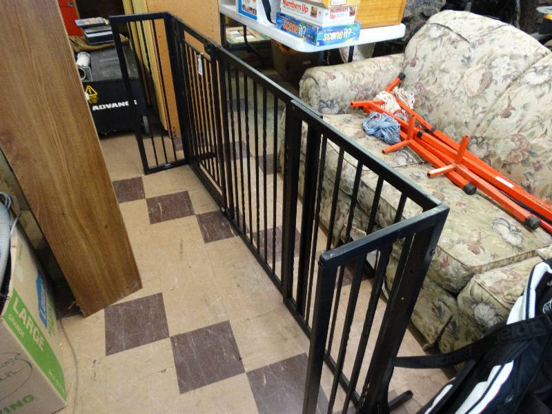 lot 426 image: Childdog gate.