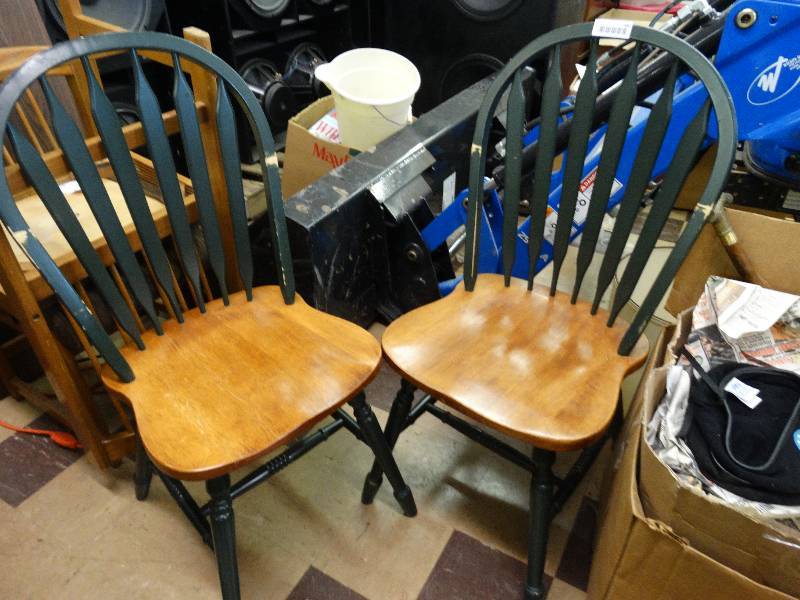 lot 440 image: 2 Wooden dinning chairs.