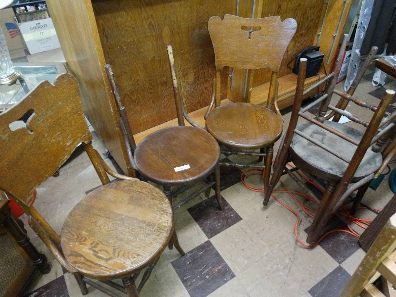 lot 442 image: 5 Matching chairs.