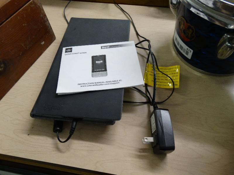 lot 472 image: Literoti wireless reader wcharger.