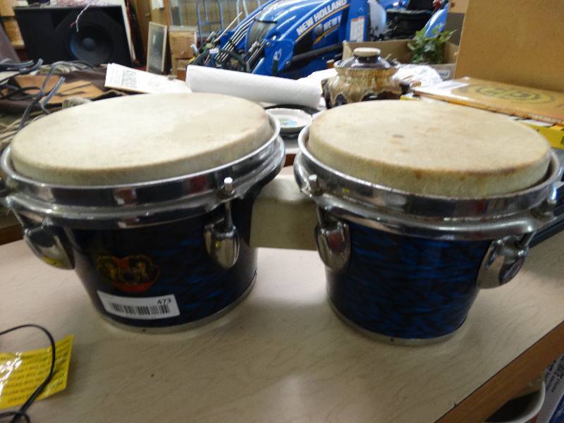 lot 473 image: Bongos.