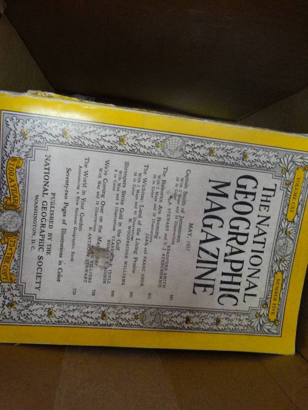 lot 475 image: Box of national geographic magazines.