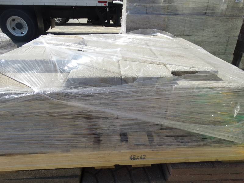 lot 478 image: Top pallet only of grey stepping stones.