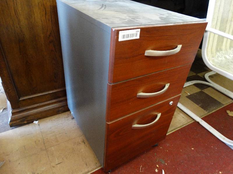 lot 486 image: 3 Drawer file cabinet.