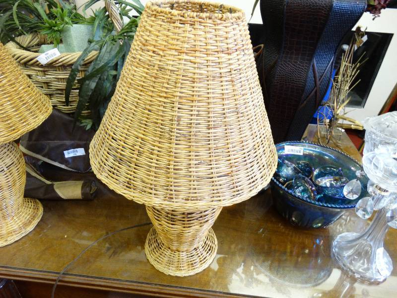 lot 492 image: Wicker table lamp.