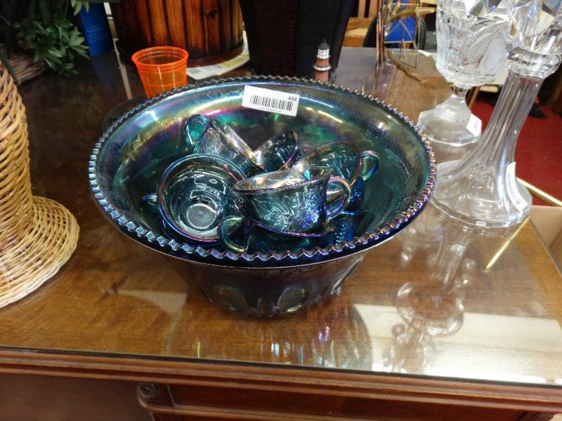 lot 494 image: Blue carnival punch bowl & 12 cups.